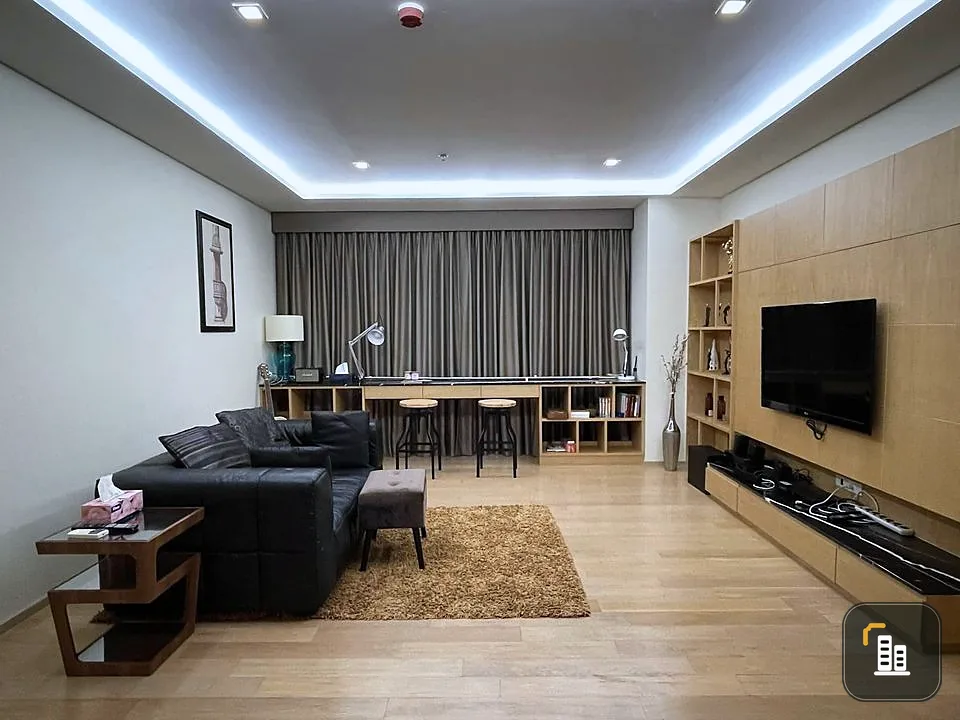 For rent, Noble reflex, room decorated and ready to move in, looks very warm, fully furnished, just drag your bags.