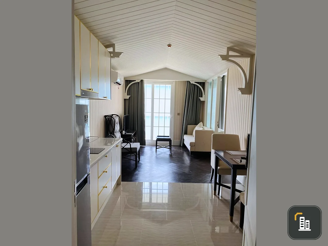For sale: Grand Florida Beachfront Condo Resort Pattaya (Jomtien), simply decorated room, ready to move in, hurry and reserve now.