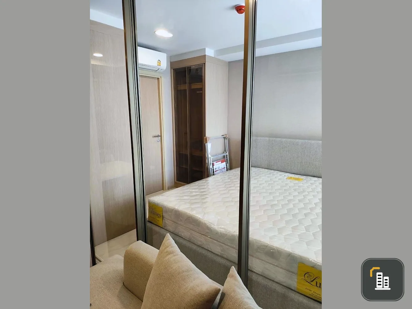 For rent: Walden Sukhumvit 39, 4th floor, complete with furniture and electrical appliances. Book now, don't miss it.