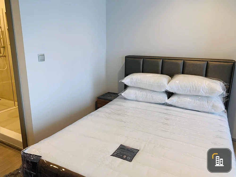 For rent!! Condo Life Asoke-Rama 9, 27th floor, high view, comes with complete amenities. Don't miss it!!