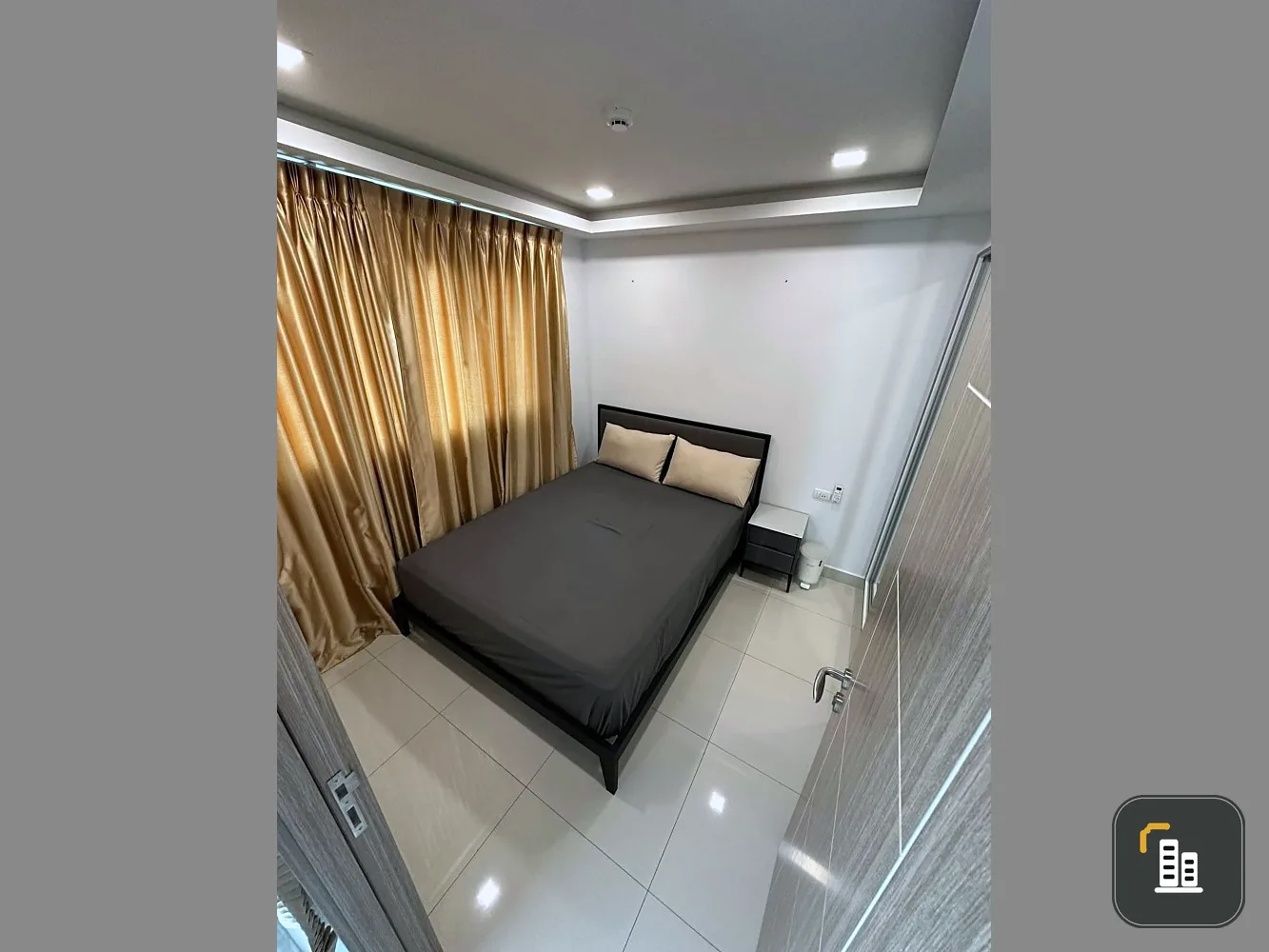 Condo for rent, Arcadia Beach Continental (South Pattaya), decorated with built-ins, city view, comfortable leather sofa, don't miss it.