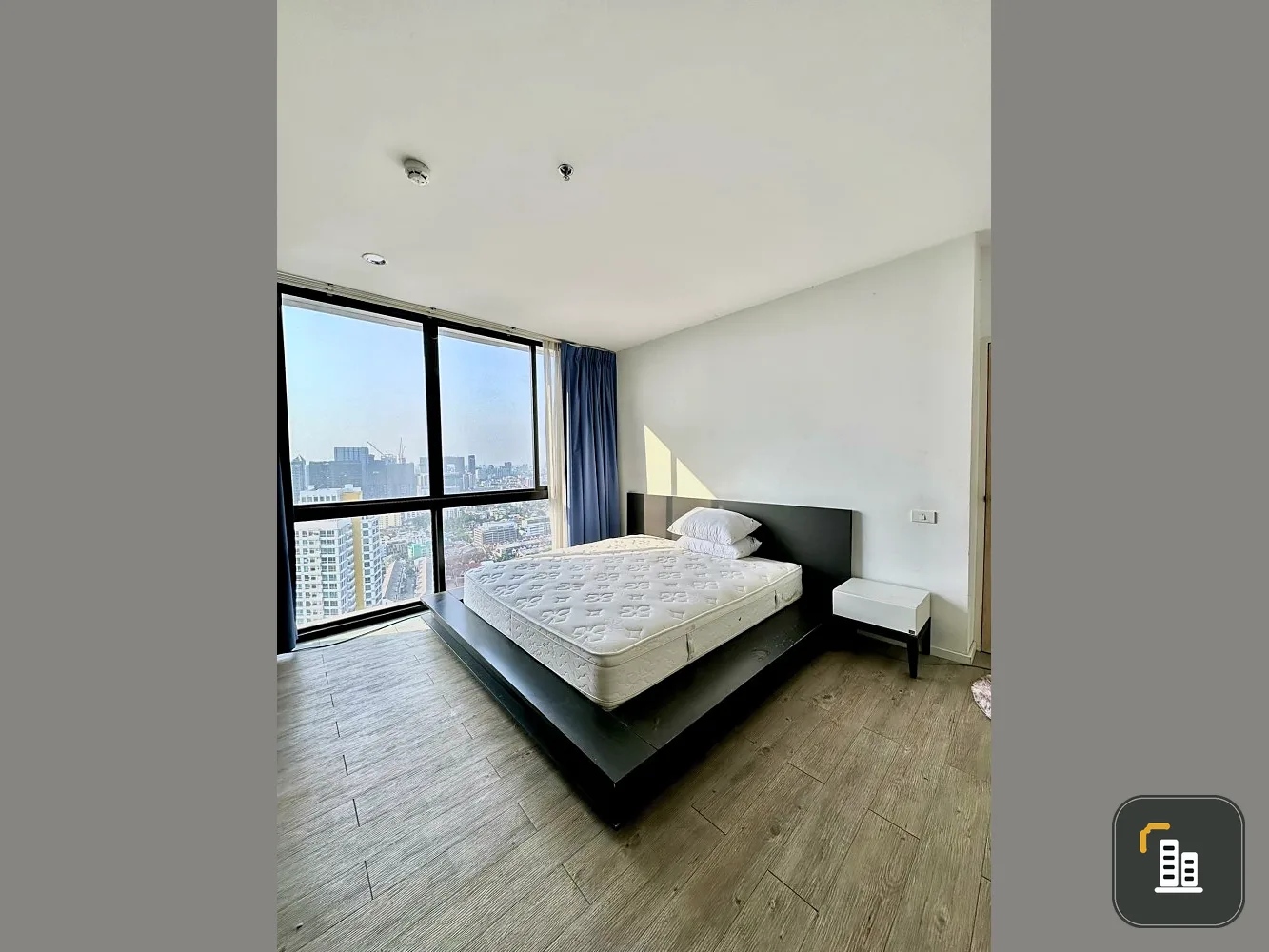 For sale: The Issara ladprao, 33rd floor, very beautiful city view. The bed is big and comfortable. If you don't reserve, you'll miss a lot.