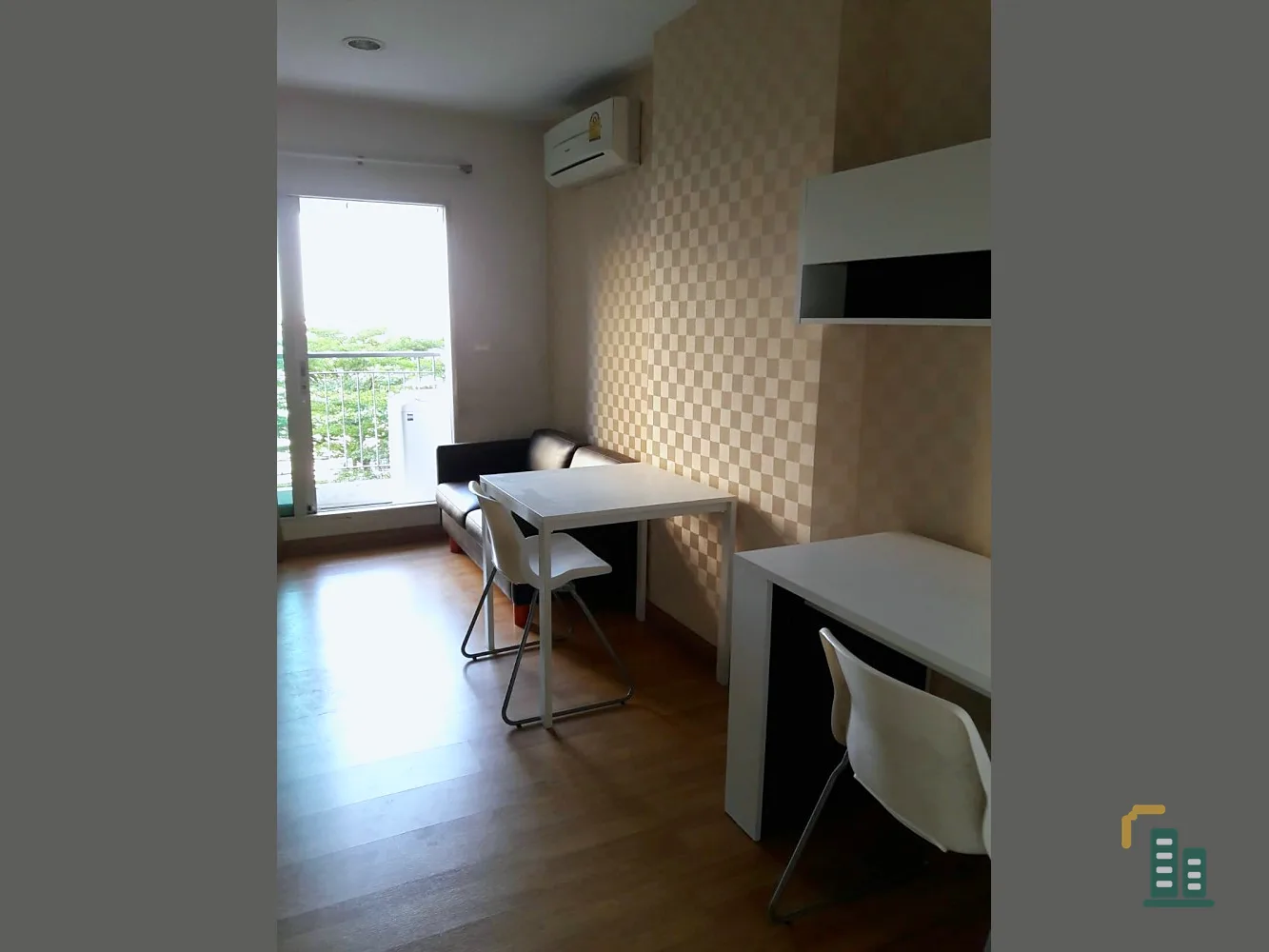 Condo for sale: The Aspire Rama 4, decorated with wallpaper. The view of the swimming pool is nice. Buy now.