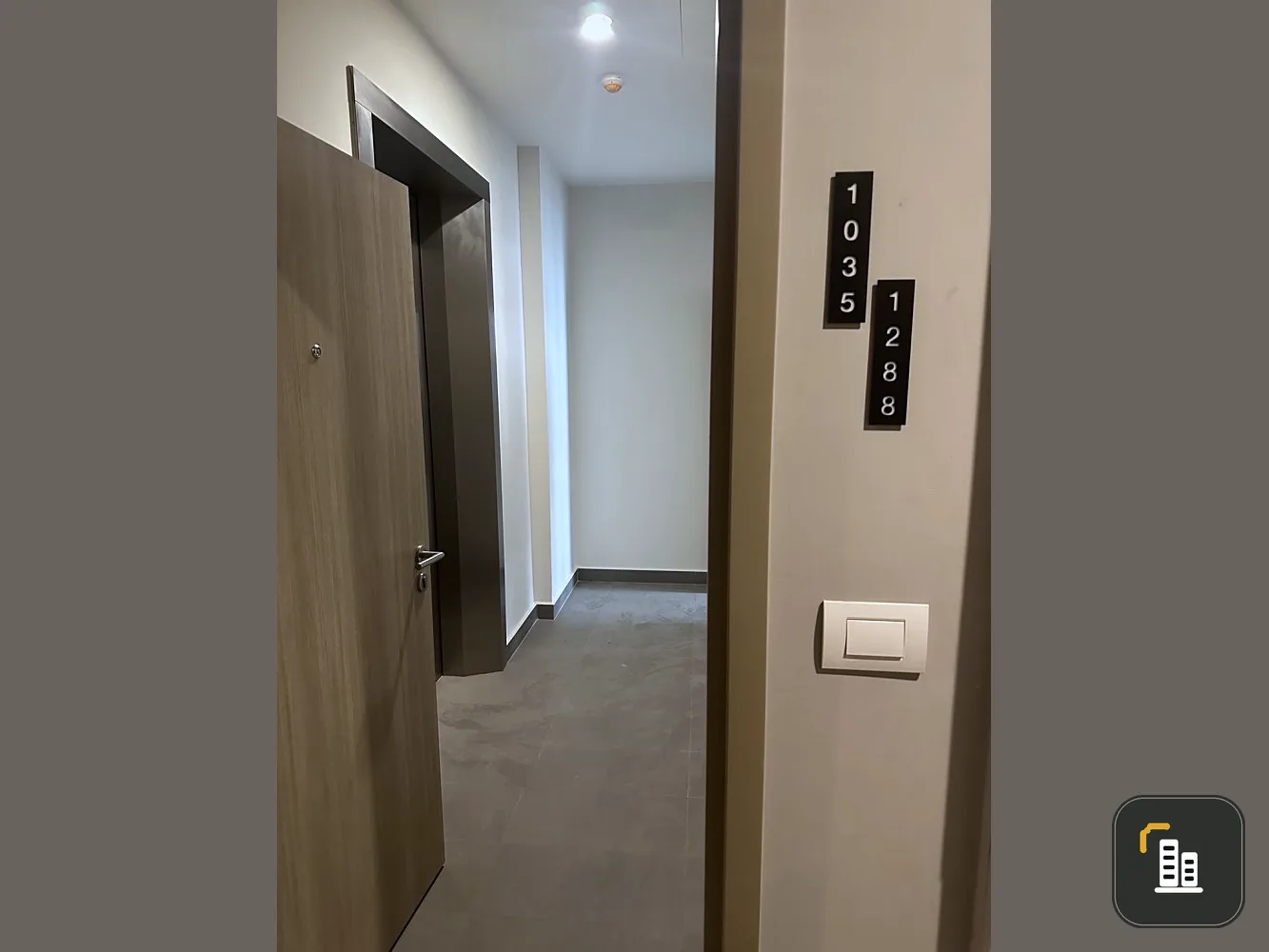 Urgent sale Condo Noble Ploenchit, corner room, 34th floor, Building C, empty room for sale, good location, convenient travel, hurry and reserve now!!