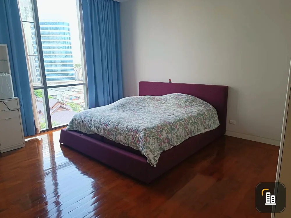 For sale: Domus Condominium, 4 bedrooms, 4 bathrooms, fully furnished, can live with friends. It's good with family. If interested, reserve quickly.