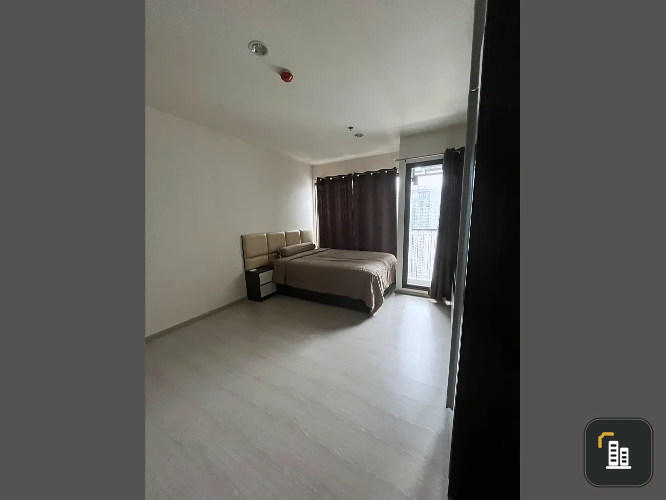 Condo for rent, Rhythm Asoke, studio room, decorated in white tones, city view, don't miss it, it'll slip away.
