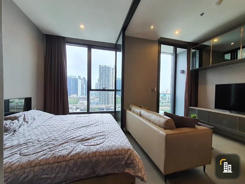 For rent, The Esse at Singha Complex, urgently, the room is ready to move in, at the right price, plus a good view like this, don't hesitate.