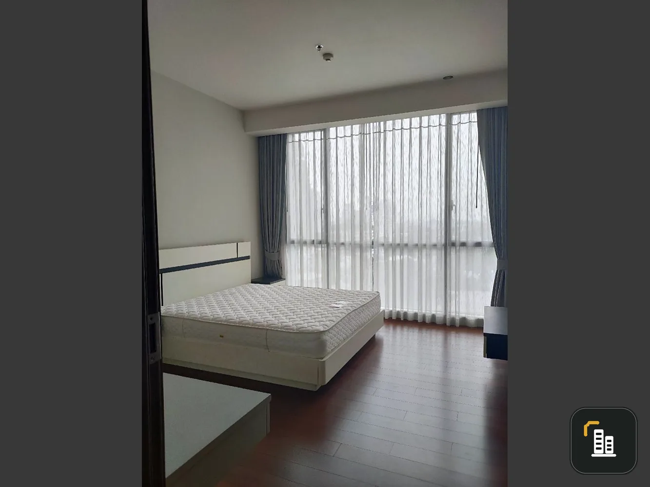 For rent: Quattro by Sansiri, 2 bedrooms, 10th floor, beautiful room, spacious, comfortable, fully furnished. If interested, hurry and reserve now.