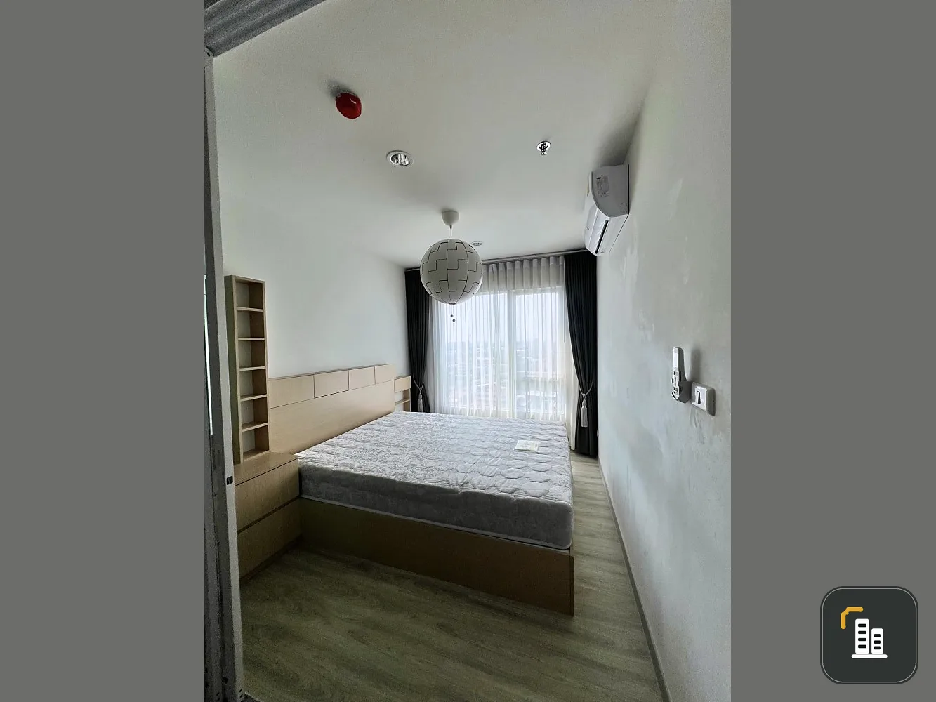For sale: The Crystal Bliss Rattanathibet, separated rooms. Amazing furniture with a separate kitchen. This is so good. Book now.