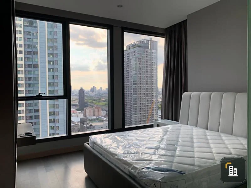 For rent, The Esse at Singha Complex, 2 bedrooms, 2 bathrooms, high floor, beautiful view, ready to move in. Hurry up to reserve.