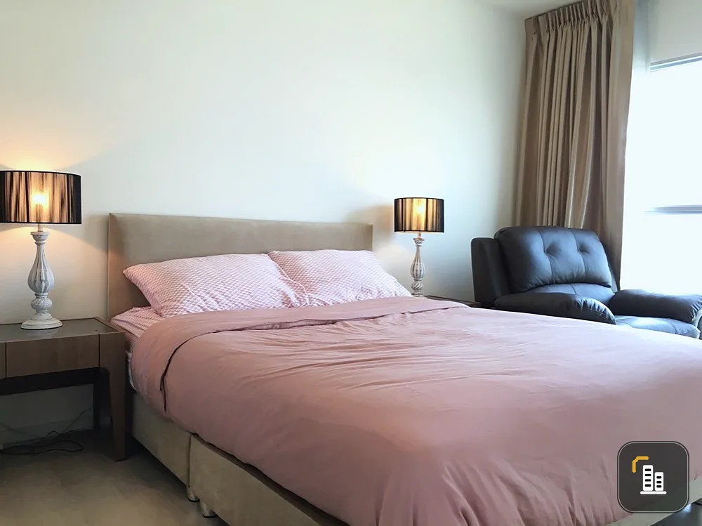 Condo for sale, Aspire Sukhumvit 48, large room, comfortable, wallpapered throughout the room. Hurry and become the owner.
