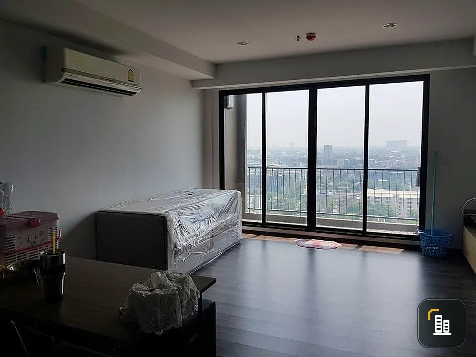 For sale: The Gallery Bearing, 22nd floor, unblocked view, spacious room, 2 bedrooms, fully furnished, good price, reserve first, move in first.
