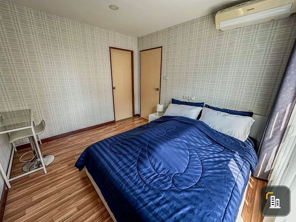 V Condo for sale, decorated with wallpaper, nice sofa, nice room, just come and move in.