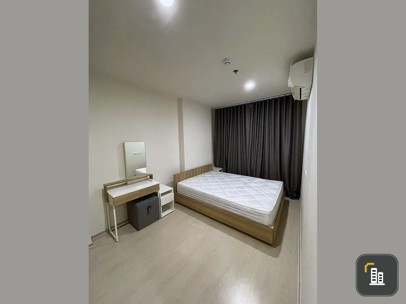 For sale: New Noble Chaengwattana, high floor, fully furnished room. You can carry just one bag on your hips.