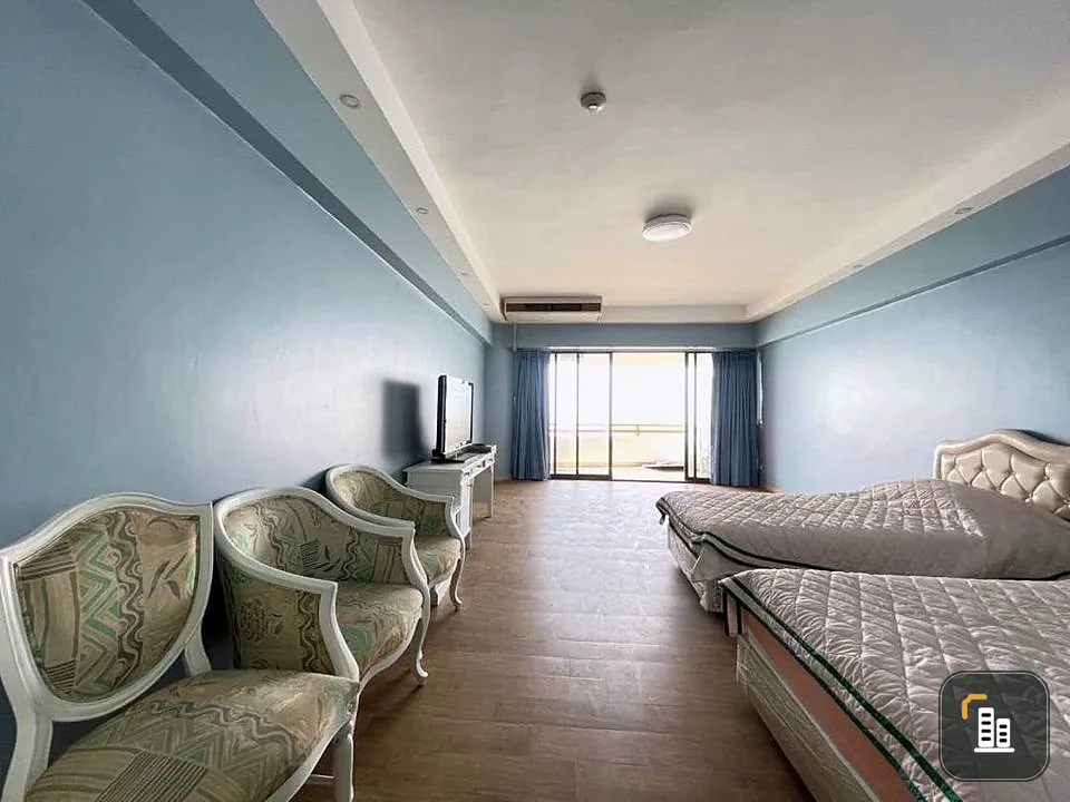 For sale: Sunshine Beach Condotel (Jomtien), spacious room, high floor, sea view, affordable price. If interested, reserve now.
