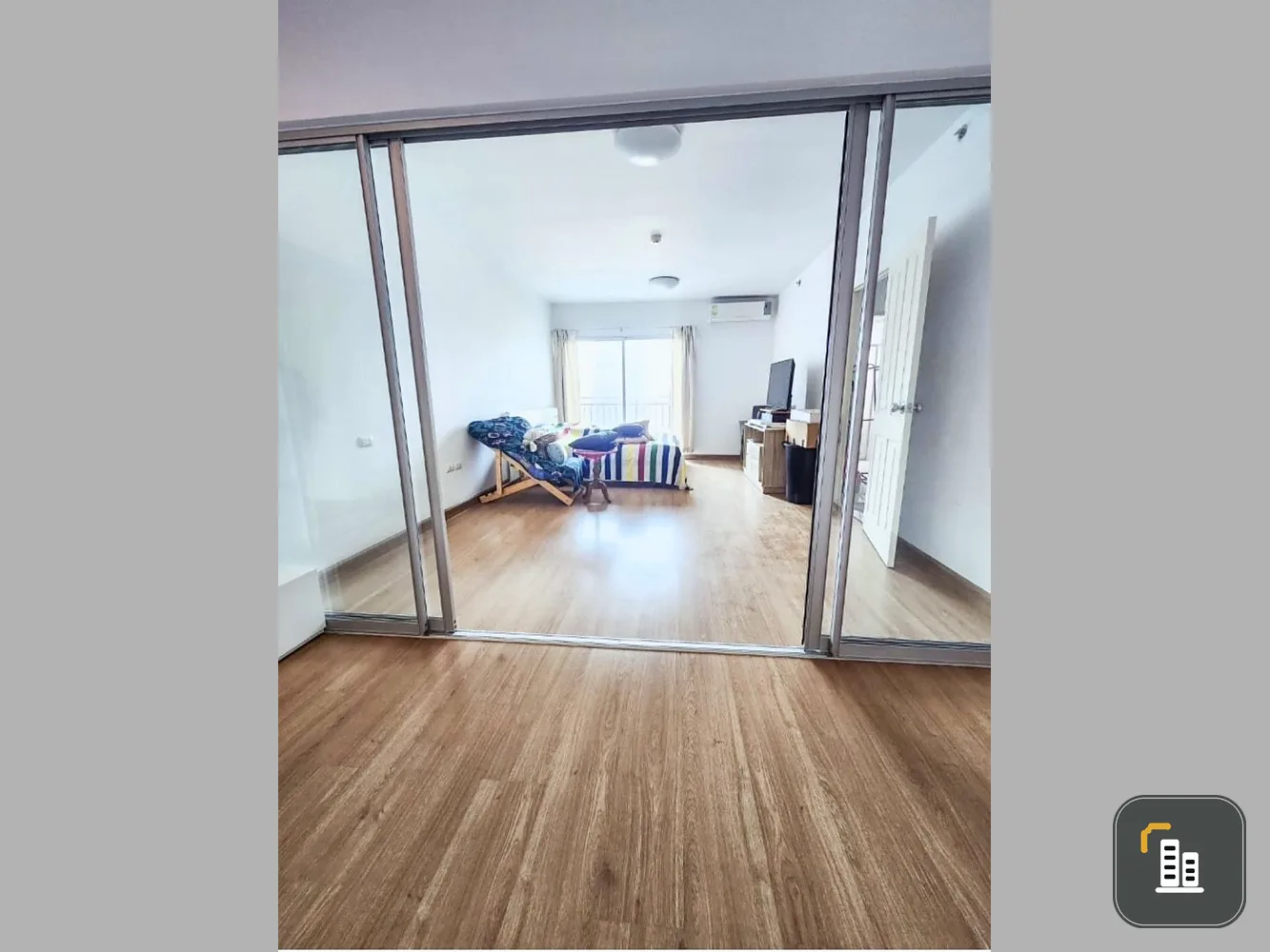For sale: Supalai Park Ekkamai-Thonglor, 1 bedroom, 1 bathroom, lots of usable space, unblocked view. If interested, hurry and reserve now.