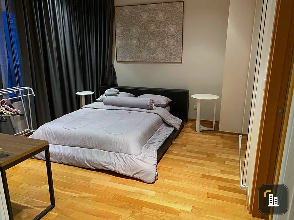 For rent: The Emporio Place, high floor, simple decorated room. Complete set of furniture, great price, don't miss out on booking.