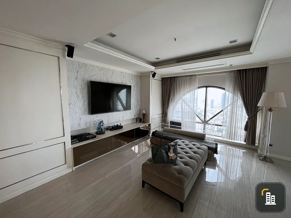 State Tower Condominium for sale, luxurious built-ins. French style View of the Chao Phraya River. Buy now.