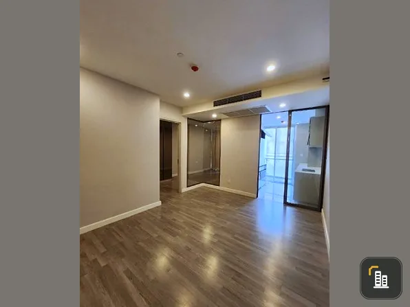 For sale: The Room Sathorn, Thanon Pan, 6th floor, brand new room, city view, fully furnished, nice to live in. If interested, hurry and reserve now.