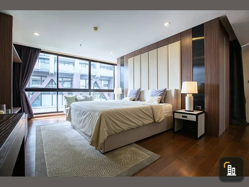For sale/rent: The Hudson Sathorn 7, very spacious room, fully decorated, simple and elegant. Every piece of furniture is good. Book now.