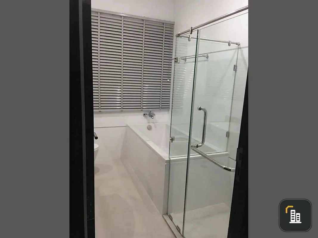 Condo for sale, Thru Thonglor, rim room, 2 bedrooms, 2 bathrooms, built-in room, fully furnished Complete facilities, quick purchase