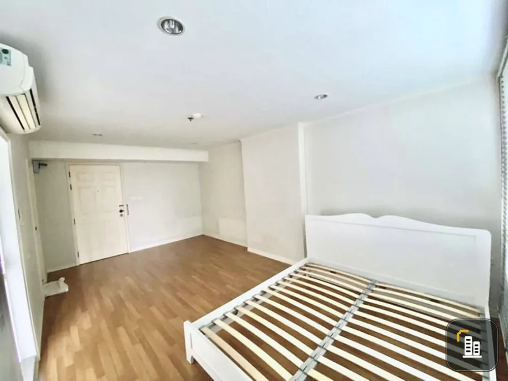 For sale Lumpini Place Phahon-Saphan Khwai. The room is fully furnished. Great price. Good like this. Reserve now.