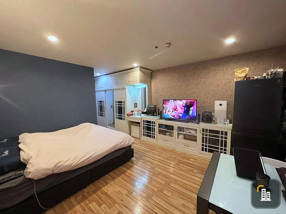 Condo for sale, Regent Home 15 Chaengwattana, Studio type, 8th floor, Pool view, great price. Must hurry and reserve.