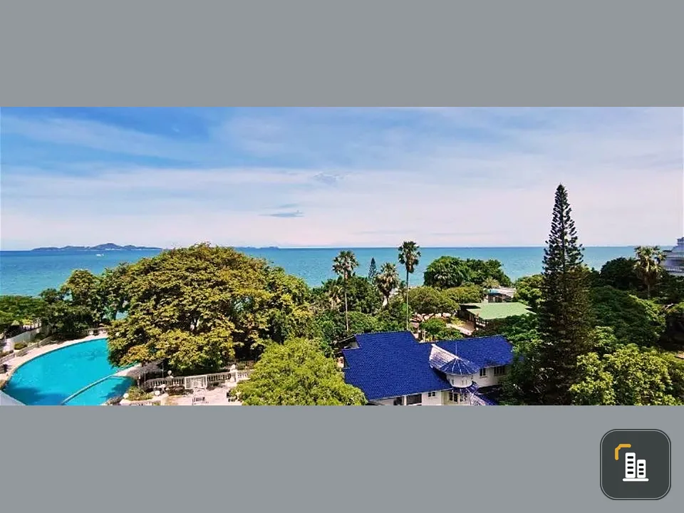 For sale: Park Beach (North Pattaya), 3 bedrooms, 3 bathrooms, wide balcony, sea view, suitable for family living.