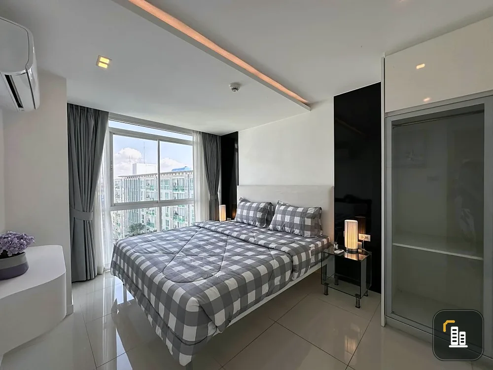 City Center Residence for sale, complete with furniture and built-ins, minimalist style, very livable. If you miss it, you'll regret it.
