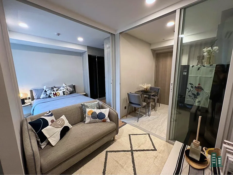 For rent, Chewathai Residence Thonglor, 4th floor, well decorated room, clean, comfortable to the eyes, very livable. Book now, urgent.