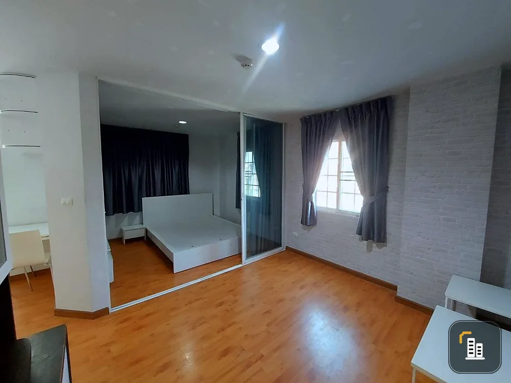 For sale: Tulip Square, Om Noi, partition room, decorated with wallpaper, low price that anyone can own.