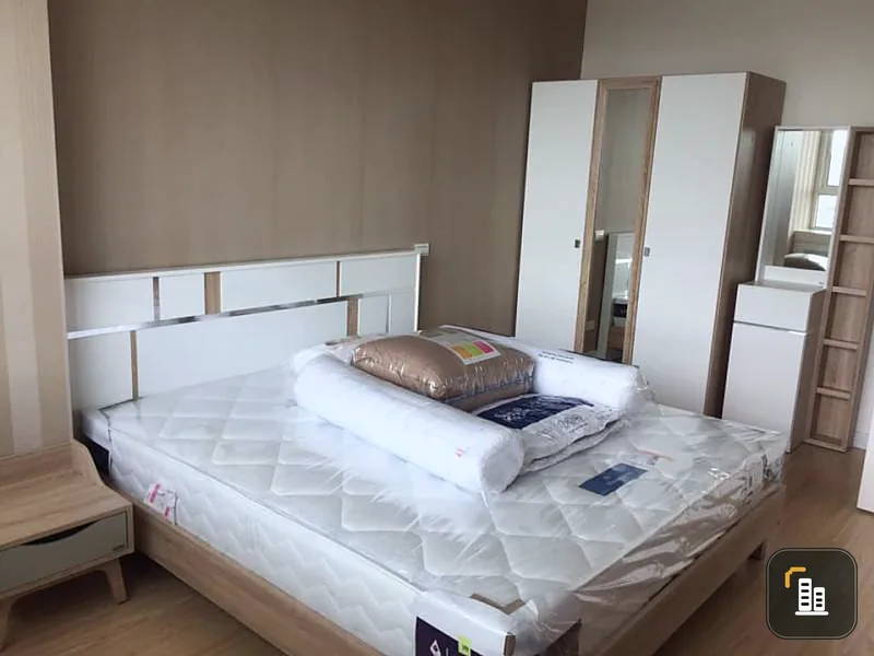 Condo for rent, TC Green Rama 9, nice room, south, high floor, beautiful view, urgently interested.