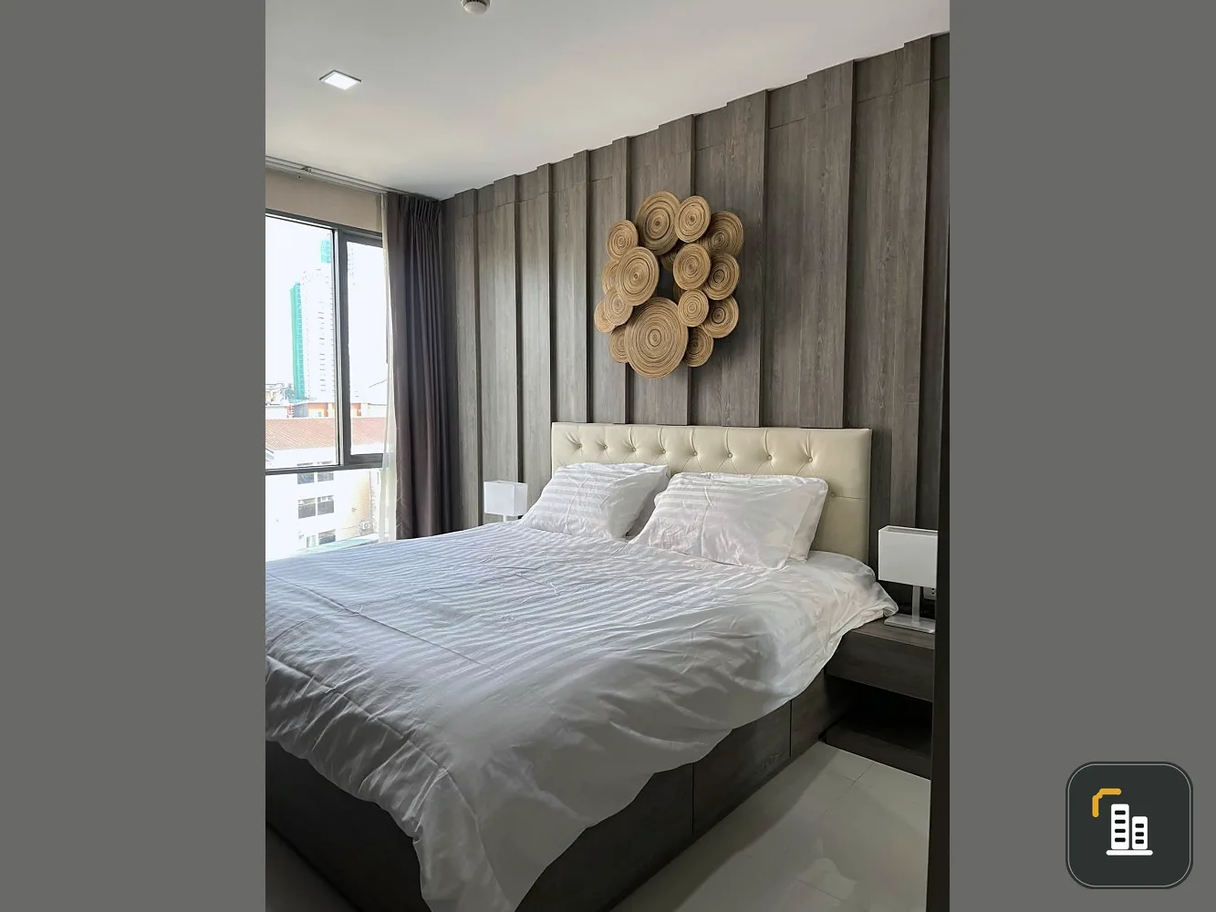Condo for rent: Trapezo Sukhumvit 16, beautifully decorated room. Modern style, Buit-In throughout the room. If you don't reserve, you will regret it.