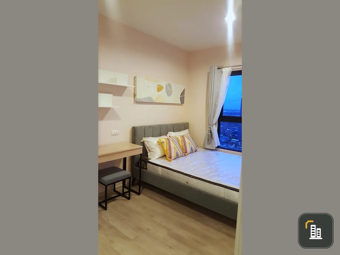 For sale, for rent, Plum Condo Central Station Phase 2, fully furnished room. Complete with electrical appliances and furniture. Book now.