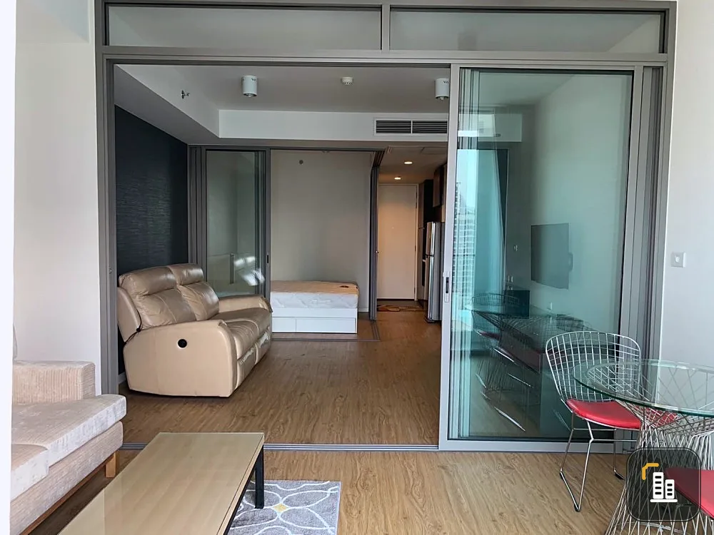 Condo for rent, Siamese Surawong, separated rooms, perfectly divided into zones, great price, book now, don't wait.