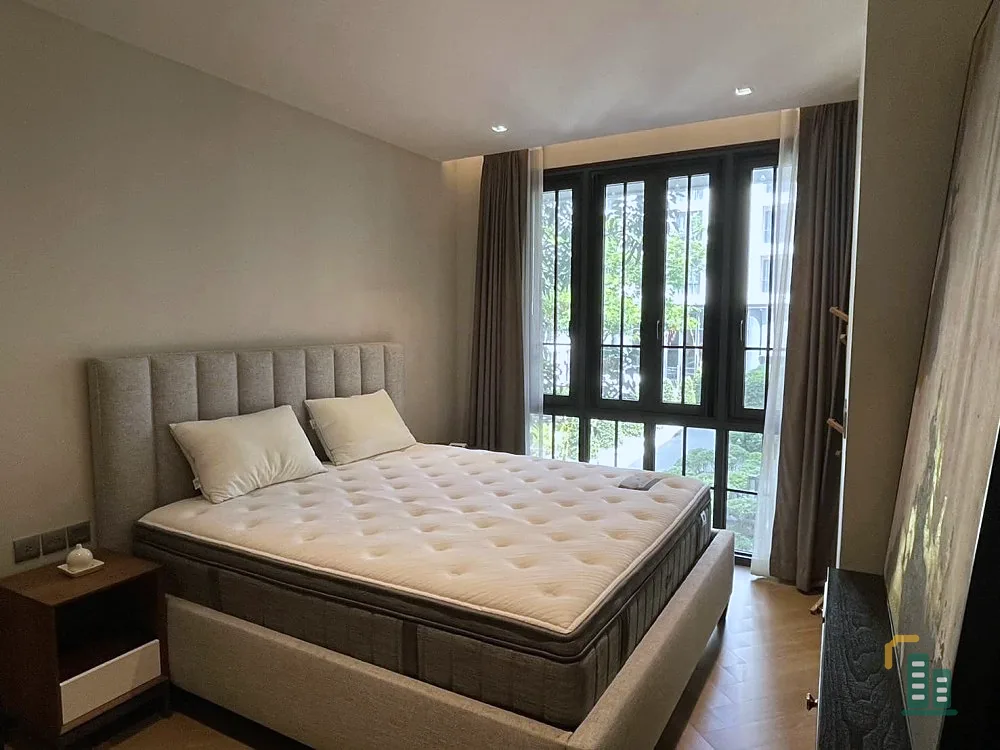 For rent or sale: The Reserve Sukhumvit 61, spacious room, pool view, shady, decorated in Modern style, beautiful and good. Book now.