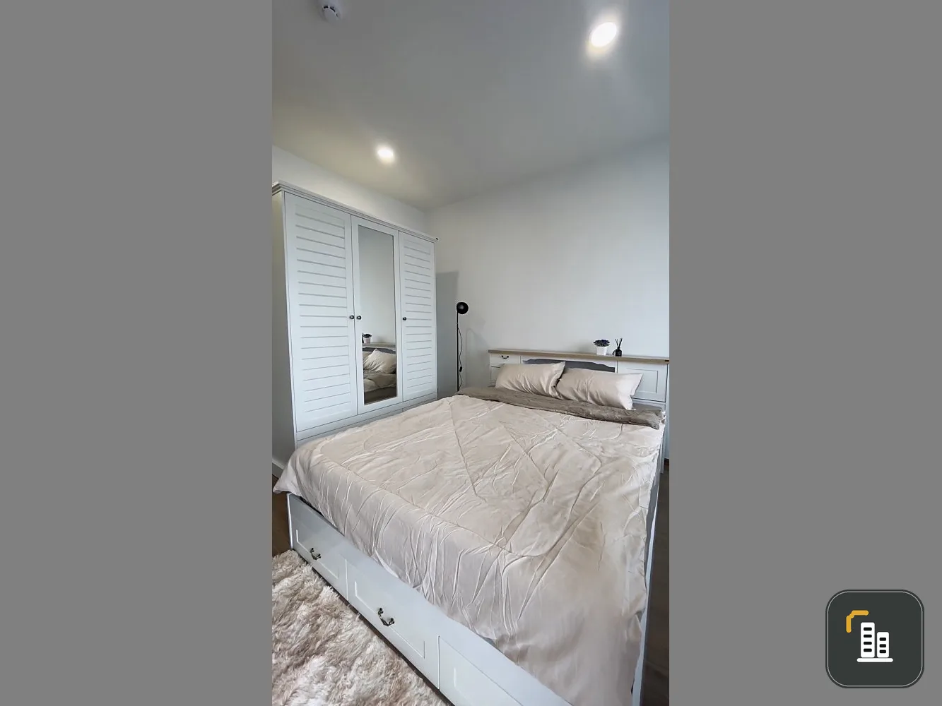 For rent: The Livin Phetkasem 37, fully furnished room. Come and move in immediately.