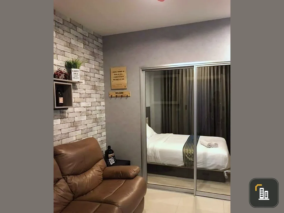 Urgent sale, Condo Manor Sanambinnam, 6th floor, swimming pool view. The room is separated into sections. Must hurry and buy it.