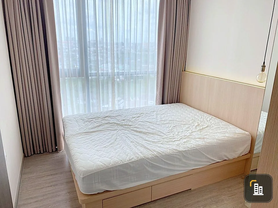 For sale: The Line Wong Sawang, 14th floor, decorated in soft tones, gentle price, fully furnished. If interested, you must go.