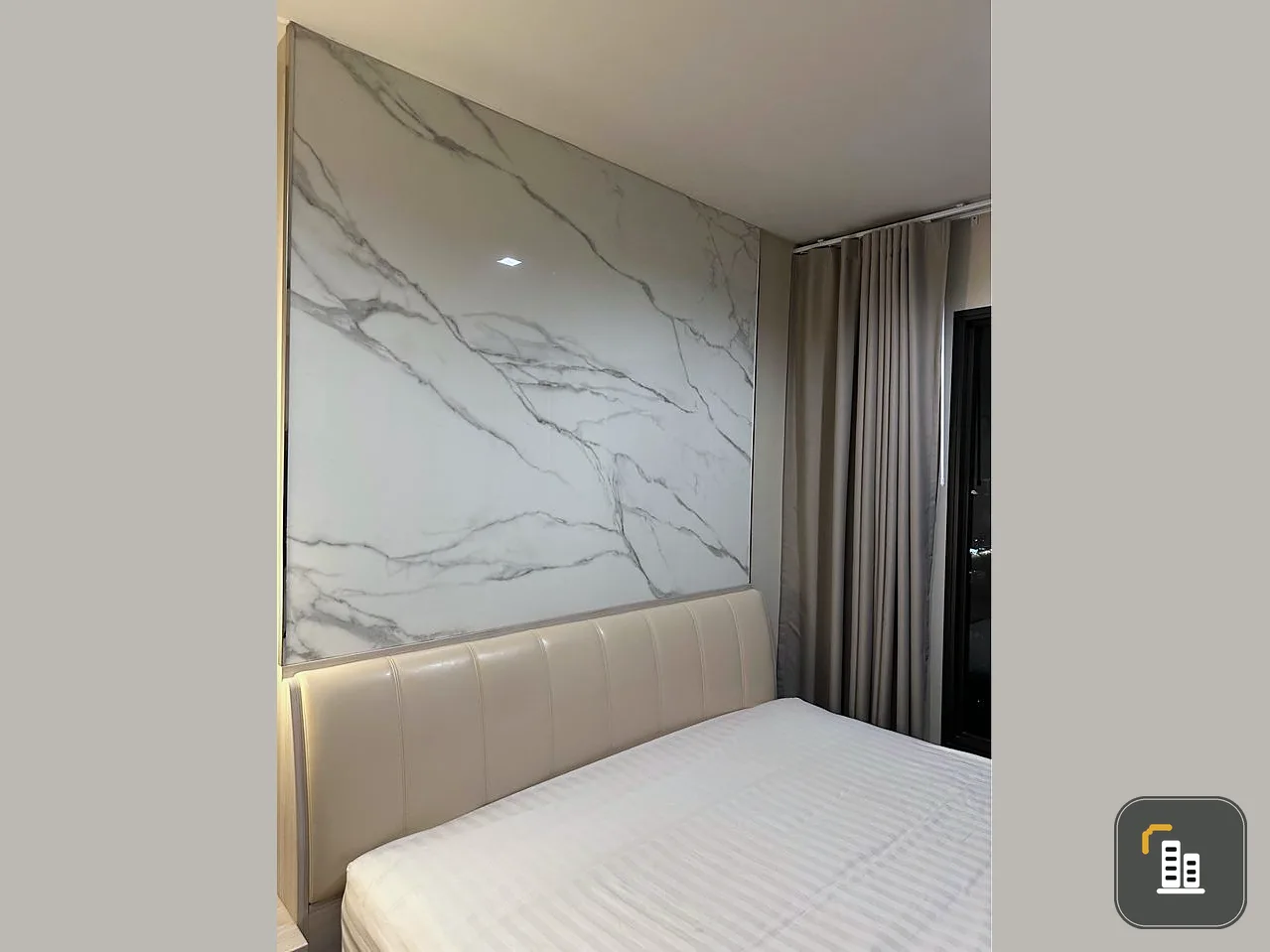 For rent, Life Asoke-Rama 9, high floor, beautifully decorated with built-ins, cozy, just carry one bag and move in.