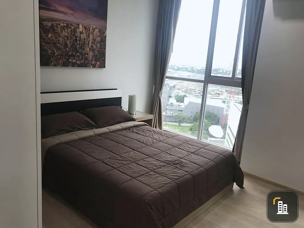 Condo for sale: Noble Revolve Ratchada 2, corner room, 17th floor, swimming pool view, this good, if you don't reserve, you're missing out.
