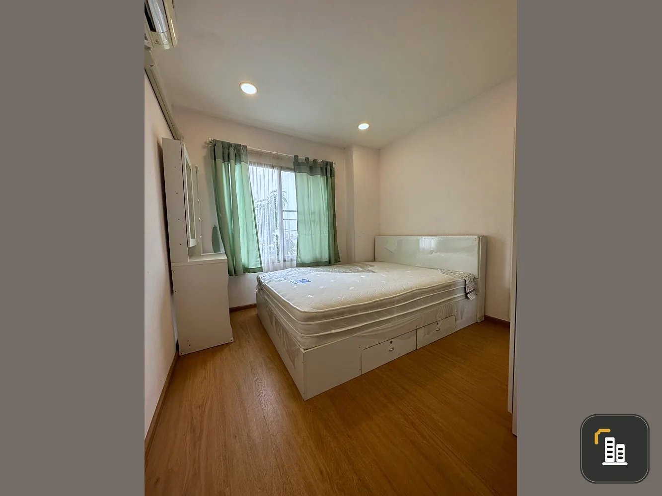 For rent: The Parkland Bangna. The room is simply decorated, easy on the eyes, and makes you feel comfortable. Great price. Reserve now.