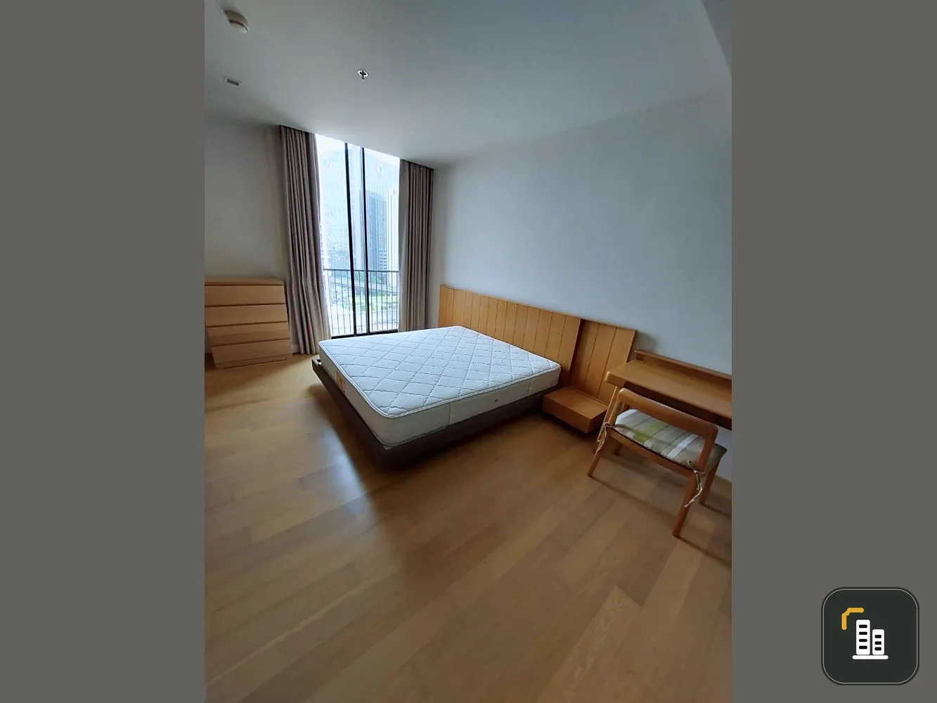 Condo for rent, Noble RD, decorated with built-ins and a walk-in closet, very good, just bring your bags and move in.