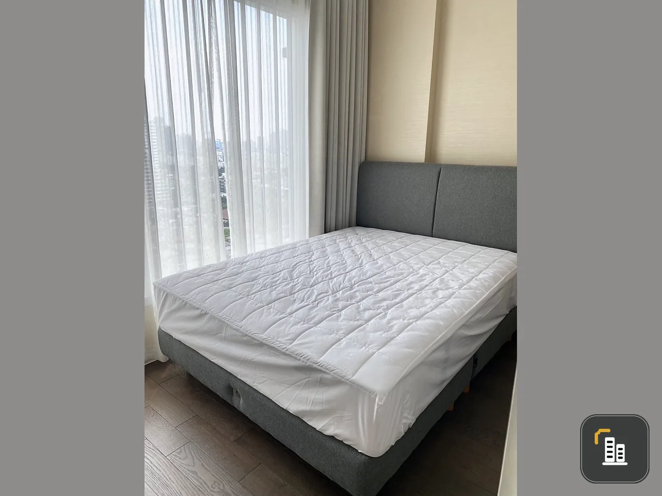 For rent: The Saint Residences, 16th floor, corner room, pool view and garden view. If interested, hurry and reserve now.