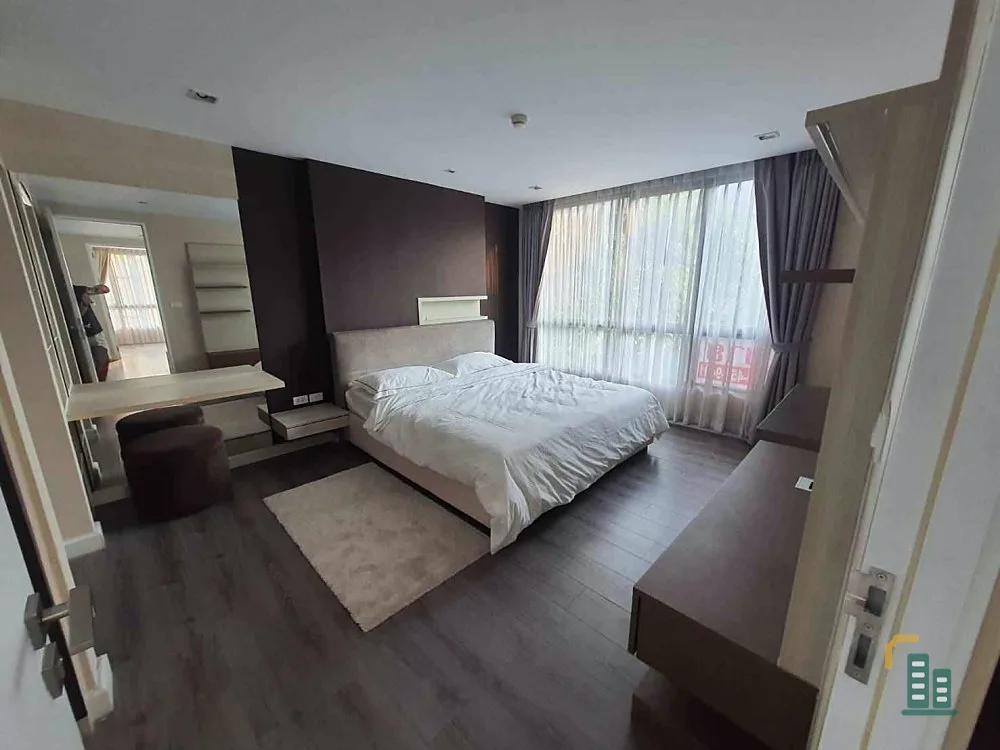 For rent: The Room Sukhumvit 40, beautifully decorated Buit-In, so nice to live in. Hurry and reserve yours now.