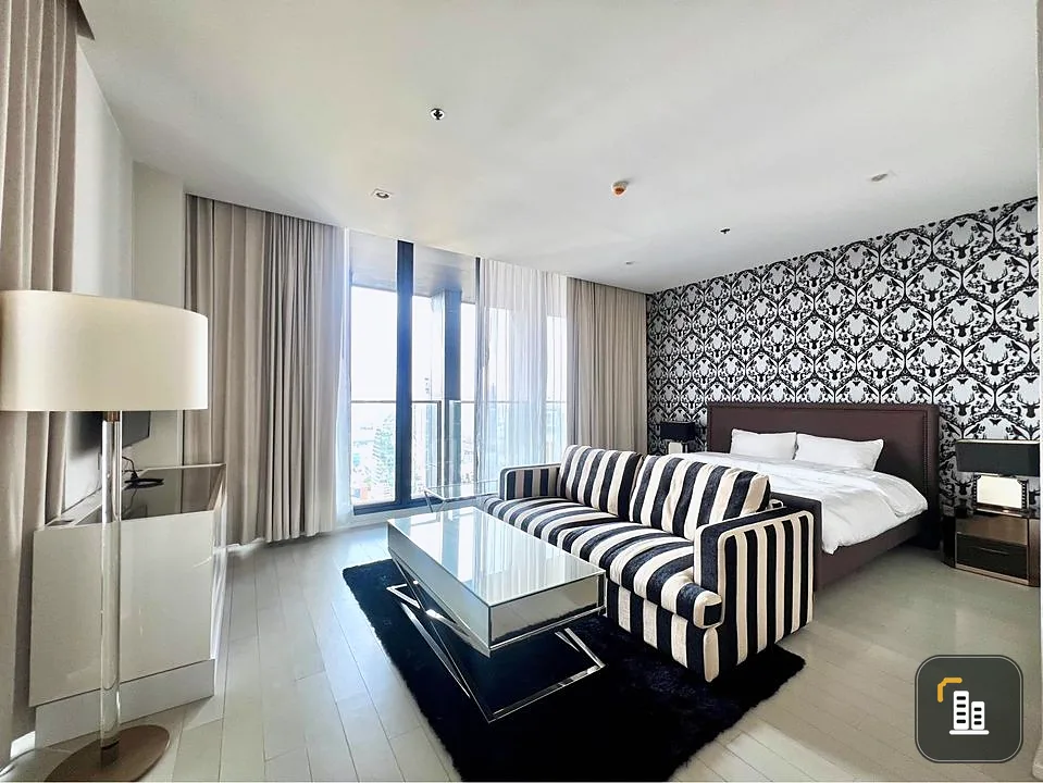 Condo for rent: Noble Ploenchit Penthouse, well decorated with built-ins. Suitable for families Don't miss it.