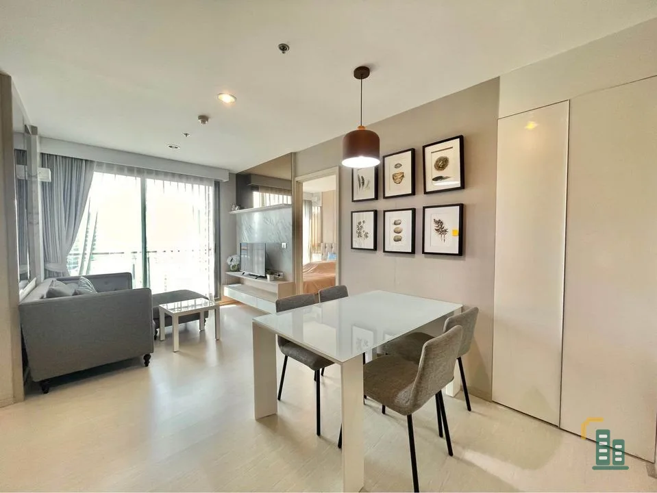 For rent: RHYTHM Sukhumvit 42, 16th floor, spacious room. Decorated simply, pleasant, great view, don't make a mistake booking.