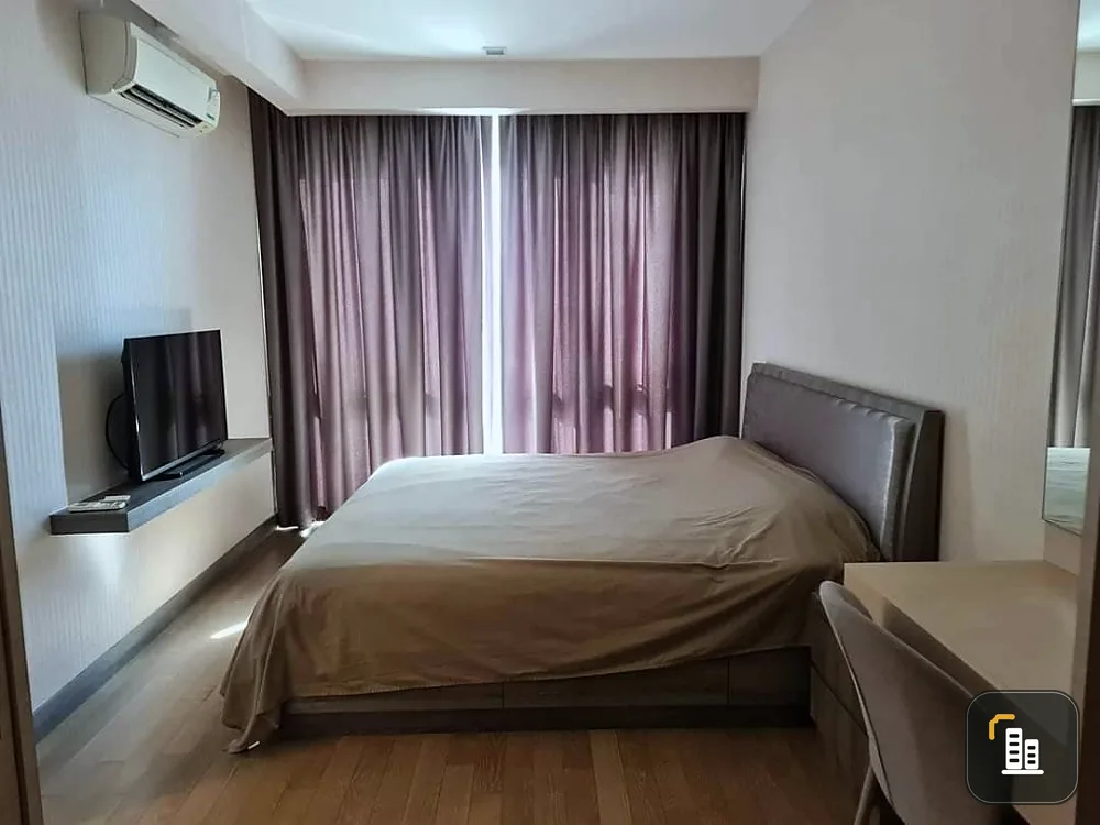 For sale: Trapezo Sukhumvit 16, room ready to move in. The furniture is awesome. Complete electrical appliances You can just come and stay.