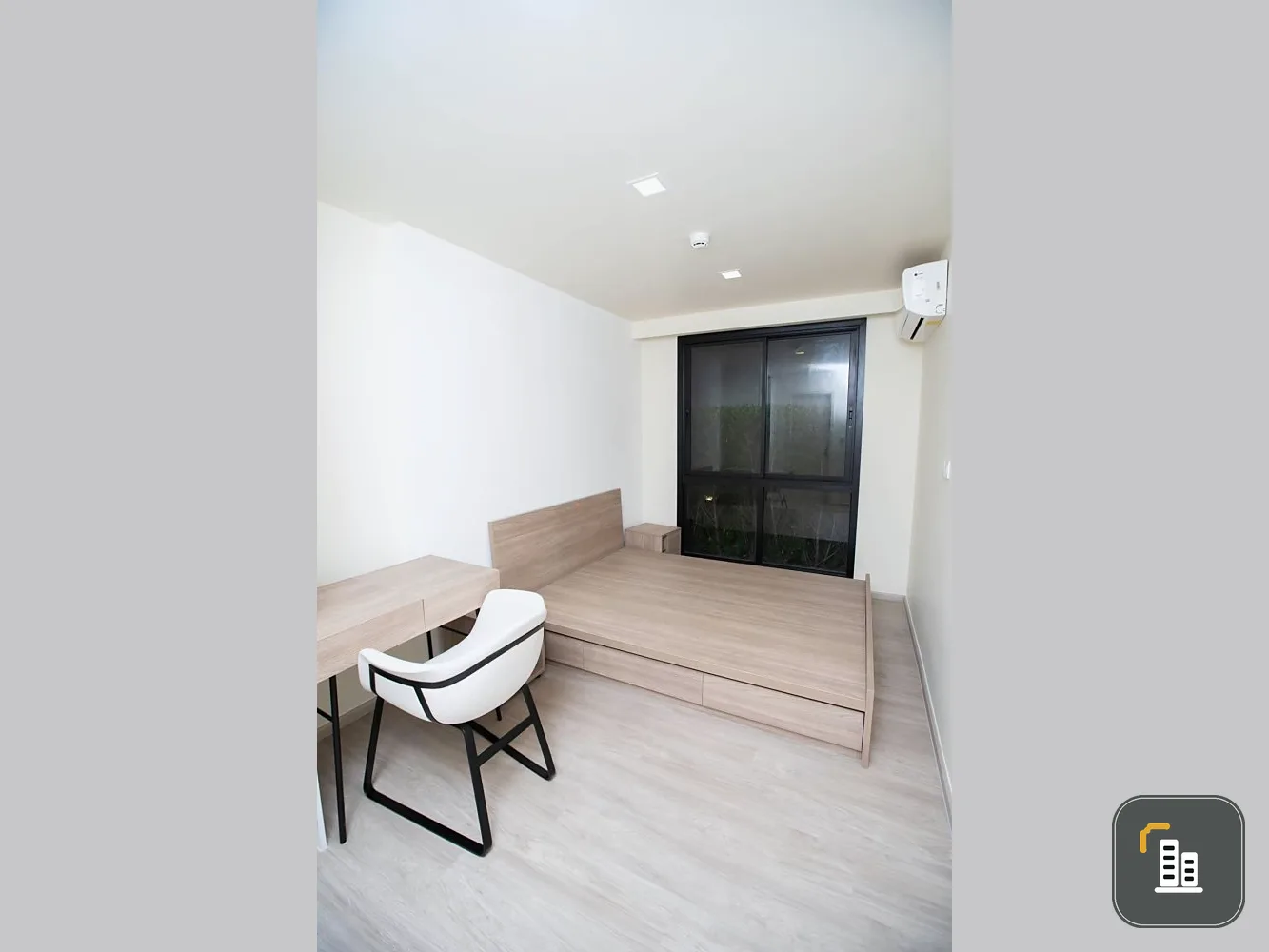 Maestro 03 Ratchada-Rama 9 for sale, decorated in white tones. Fully furnished, spacious, hurry and own it now.