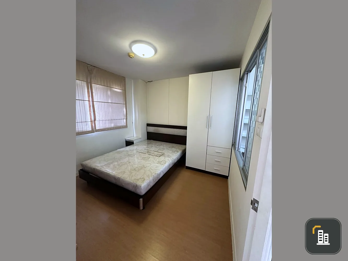 For sale: Lumpini Condo Town Rattanathibet, 8th floor, spacious room, divided into proportions. Let me tell you, it's very livable. Book now.
